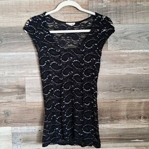 Chic Black Lace Cap Sleeve Blouse